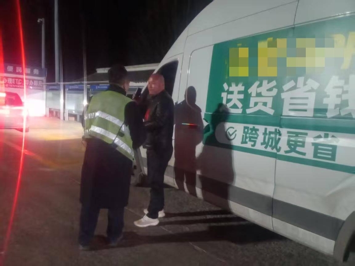 暖心相助迷途司机 温情服务点亮出行路